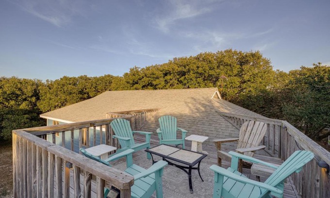 Southern Shores House | Outer Banks Retreat - Walk to Beach!