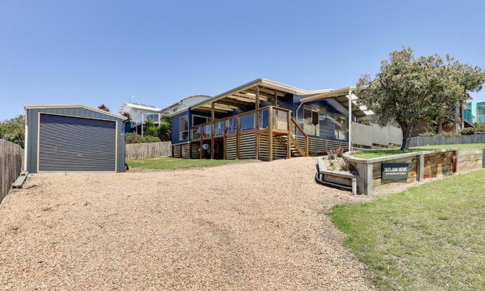 Lake Tyers Beach House | Outlook Views