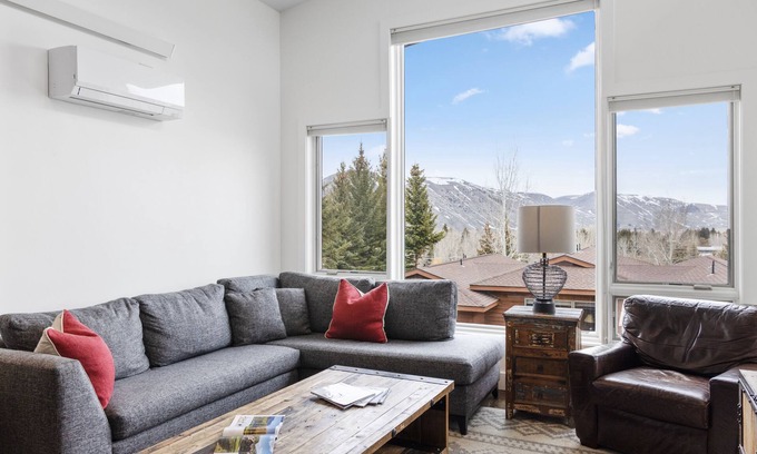 Jackson Condo | Outpost: King Ridge 6 Penthouse - AC & Hot Tub!