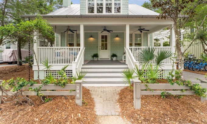 Watercolor House | Outpost: Located near Camp Watercolor! 6 Seater Golf Cart and 4 Bikes!