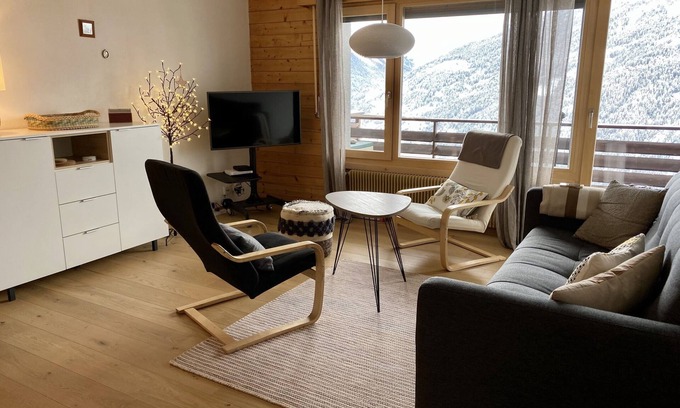 St. Luc Apartment | Outside : on the 4rd floor of a five-storey apartment house, lift, south balcony with beautiful view