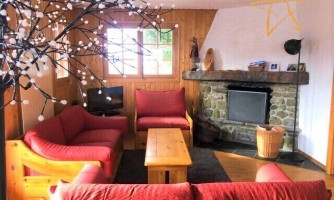 St. Luc Ski Chalet | Outside : two-storey flat for 6 persons in a chalet, south-west-terrace and balcony with garden furn