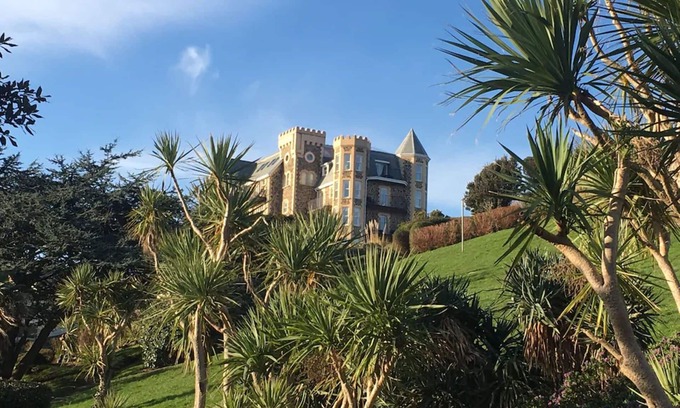 Hele Apartment | Outstanding Idyllic Ilfacombe seaside 2-bedroom apartment with sea views