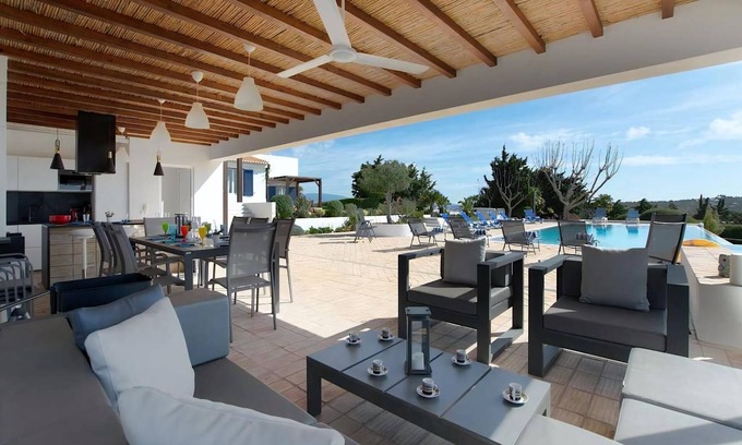 Lagos Villa | Outstanding Lagos Villa | 6 Bedrooms | Villa Alfarrobeira | Stunning Sea &.
