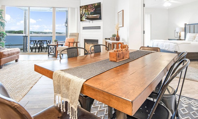 Osage Beach Condo | OUTSTANDING Lands' End Condominium - Main Channel View, Screened Deck, Waterpark