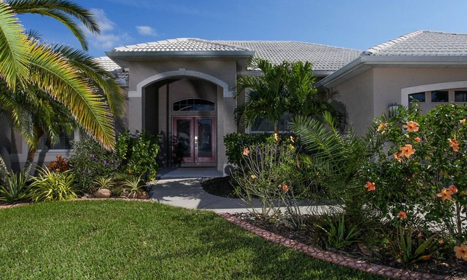 Venice House | Outstanding! Luxury pool home in beautiful Venice Palms