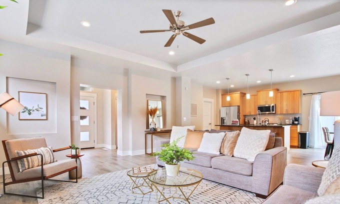 Meridian House | Outstanding Meridian 3 Bedroom Custom Home in Central Meridian
