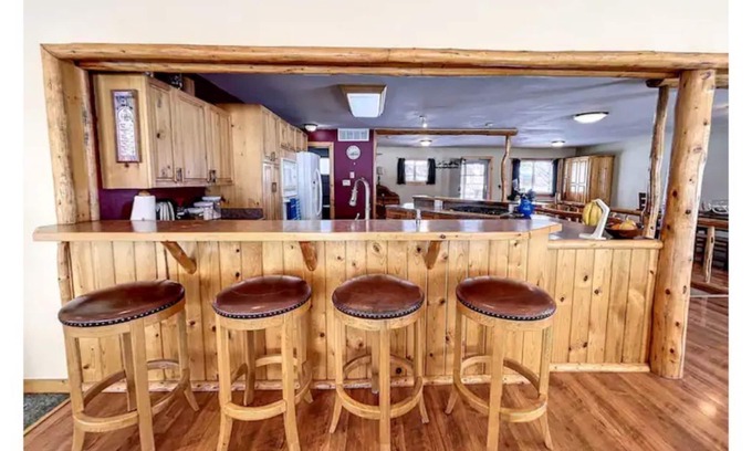 Dayton House | Outstanding Mtn View, 5 bdr sleeps 11, 4400sqft