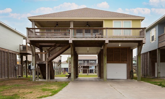 Crystal Beach House | Outstanding Oceanview Oasis*Steps from Beach*3BR