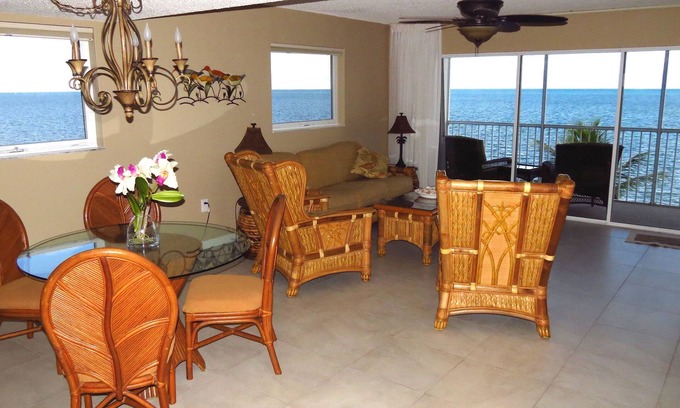 Marathon Condo | Outstanding Oceanfront Condo On The Beach With A Pool!