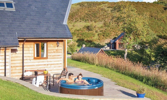 Caersws Ski Chalet | Outstanding open plan two storey lodge.