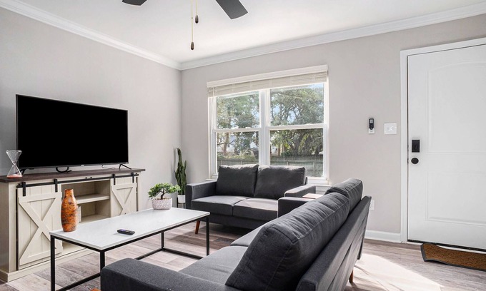 East Ocean View Apartment | OV Mosaic Sunset Suite