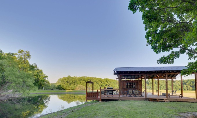 Bucyrus House | Overland Park Retreat w/ Pond & Large Backyard!