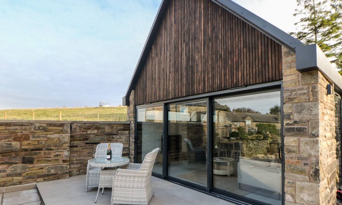 Little Hayfield Cottage | OVERLEA COACH HOUSE, romantic, luxury holiday cottage in Hayfield