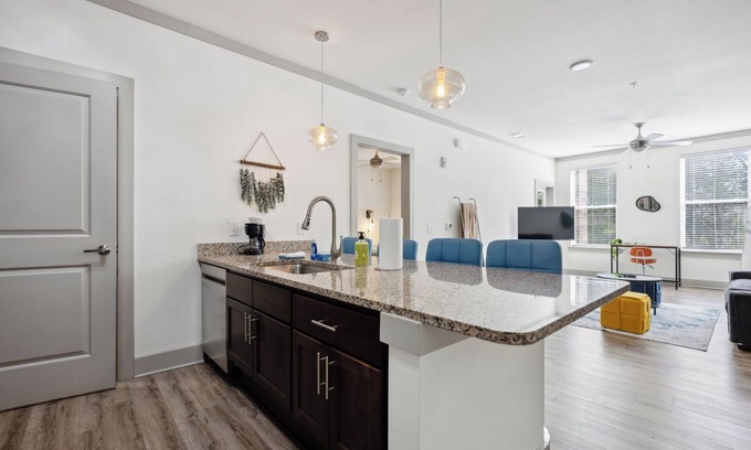Farragut Apartment | Overlook 2103 I Luxury Redefined I Free Parking