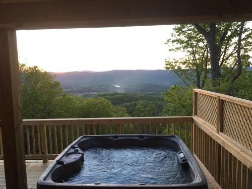 Rileyville House | Overlook Cabin Hot Tub, Amazing Views, Fireplace