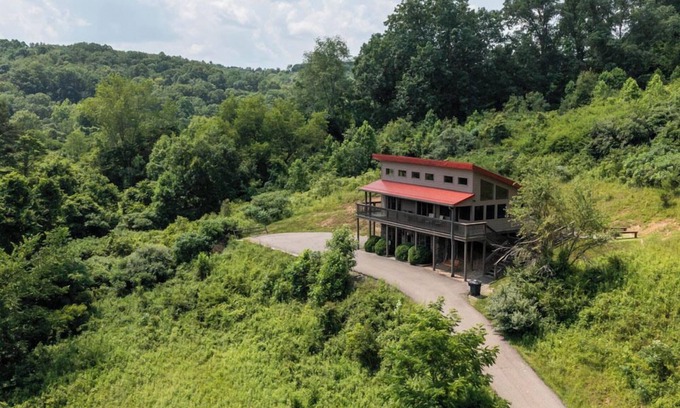 Logan Cabin | Overlook - Hosted by The Chalets