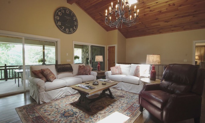 Highlands House | Overlooking HFCC Golf Course