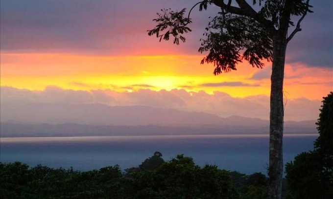 Pavones Cottage | Overlooking the foothills of Pilon and crystal blue waters of the Golfo Dulce.
