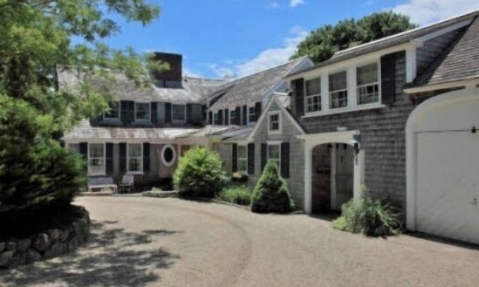 Harwich Port House | Overlooking Wychmere Harbor, 400 steps to beach, town & Nantucket ferry.n