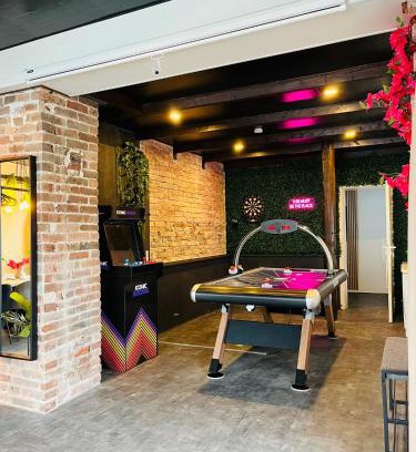 Region Hannover District House | OVERNIGHT No4 - Arcade, Kino, Airhockey, Dart