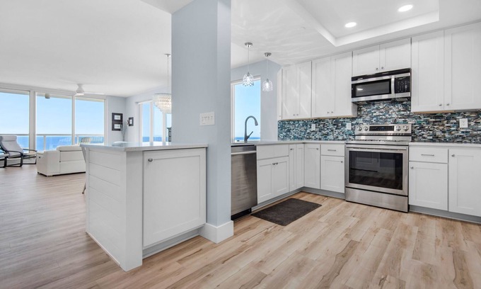 Navarre Beach Condo | Oversized 3BR/3B BEAUTIFULLY RENOVATED corner w/panoramic views of Gulf/Sound!