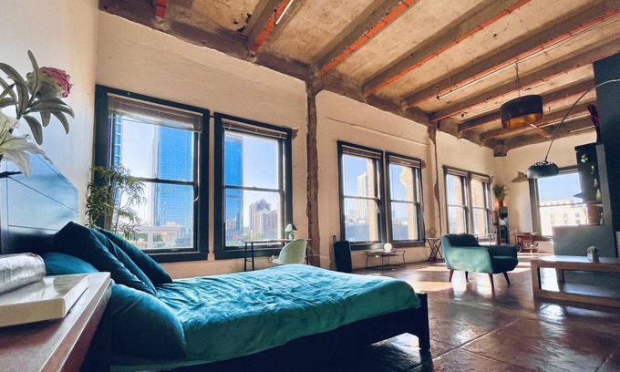 Historic Core Apartment | OVERSIZED NY-STYLE BOHEMIAN SKYLINE PENTHOUSE IN BEST DTLA LOCATION