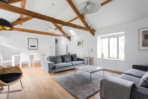 Llandovery House | Owl Barn at Penygaer Great views of Brecon Beacons