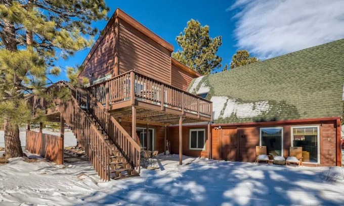 Rollinsville Cabin | Owl Chalet - 1950's Cabin close to hiking, creek, and brewery!