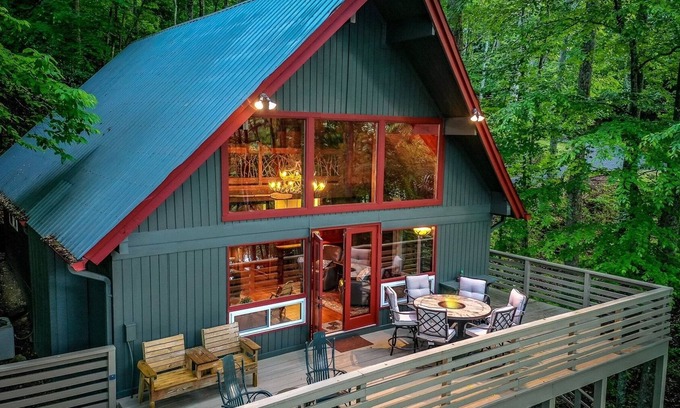 Walnut Mountain Cabin | Owl`s Nest Cabin- Charming Private Setting on Stocked Pond in Walnut Mountain
