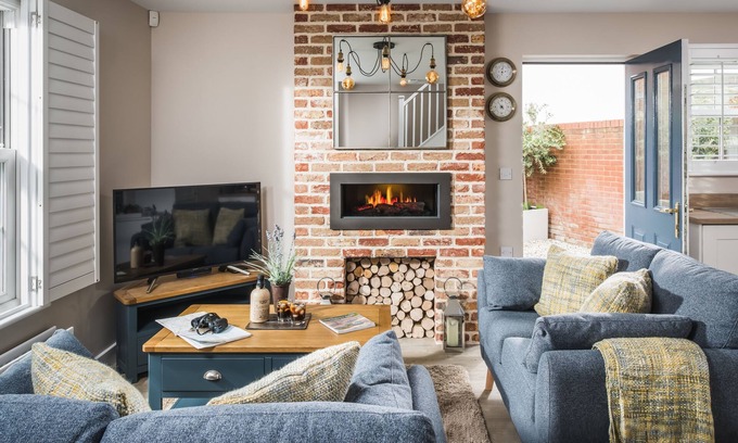 Camber Cottage | Owlers Cottage - a cottage that sleeps 4 guests in 2 bedrooms