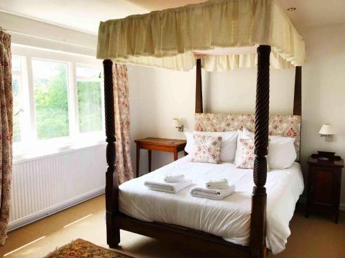 Dursley House | Owlpen Manor Cottages