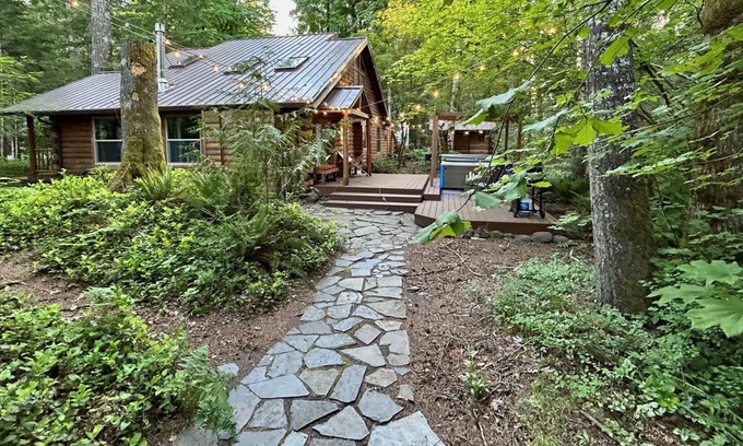 Mount Hood Village House | Owlpine Lodge-Secluded*Loft*Hot Tub*Deck*Dog Friendly!