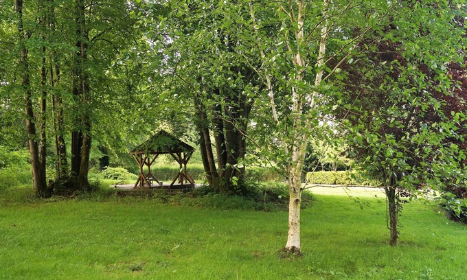 Knockaderry Cross Roads Apartment | Own door apartment surrounded by mature gardens in the Wicklow mountains