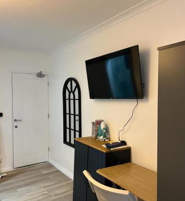 Forest Gate House | Oxborne Rooms UK - Wyatt