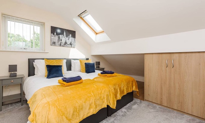 Preston House | Oxheys House | 5 Bedrooms Contractors Parking
