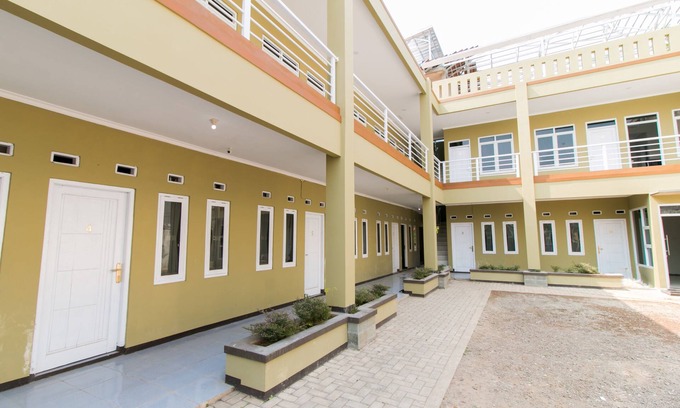 Cianjur Hotel | OYO 1078 Fakhira Residence