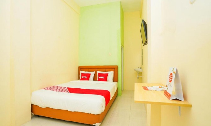 Waru Hotel | OYO 1367 Banuwa Residence Syariah