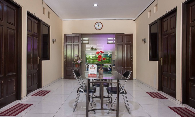 Suko Manunggal Hotel | OYO 138 Graha 99
