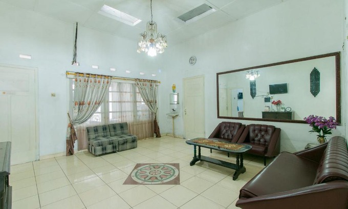 Sukabumi Hotel | OYO 1707 Hotel Mustika Widyasari