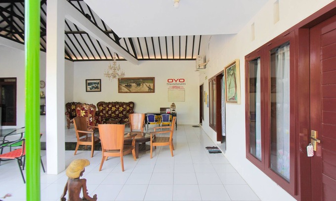 Kalipuro Hotel | OYO 2042 Zam Zam Family Syariah