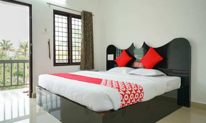 Adimaly Hotel | OYO 23388 Fathima Residency