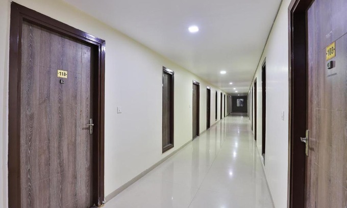 Karjan Hotel | OYO 24371 Hotel Le Nandini