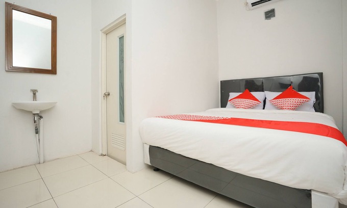 Probolinggo Hotel | OYO 2492 Nindy Homestay