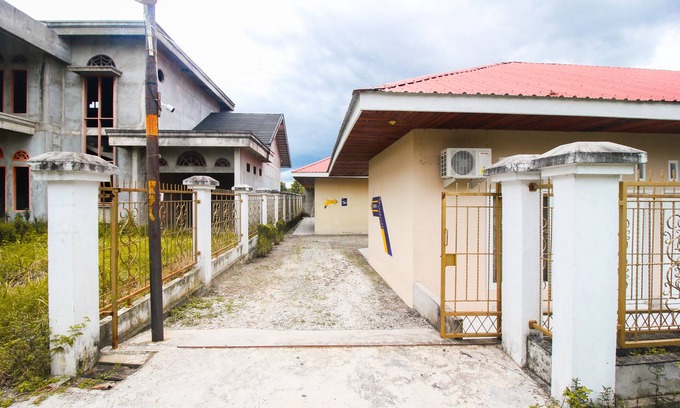 Mandau Hotel | OYO 2592 Homestay Bunda Puja