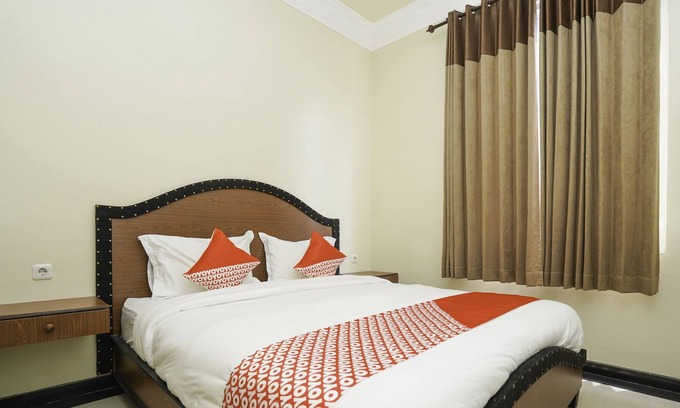 Sedati Hotel | OYO 2680 Zeidan House Syariah