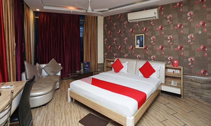 Diamond Harbour Hotel | OYO 28439 Skylark Hotel