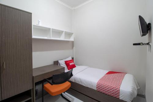 Karawang Hotel | OYO 3253 Sofia Residence