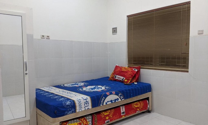 Sumenep Hotel | OYO 3271 Homestay Pandian