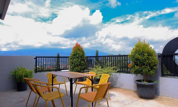 Ngaglik Hotel | OYO 354 32 Guest House